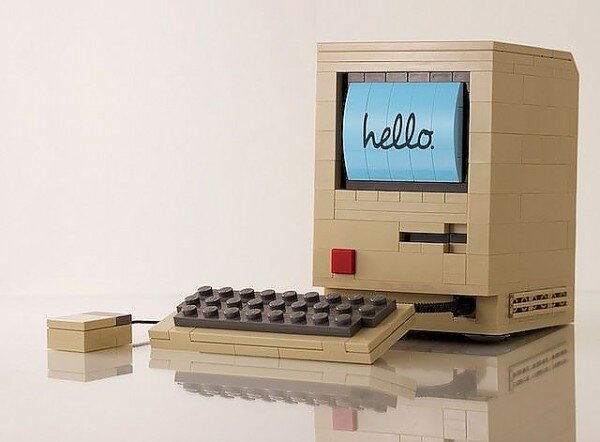 Компьютер Apple из Lego